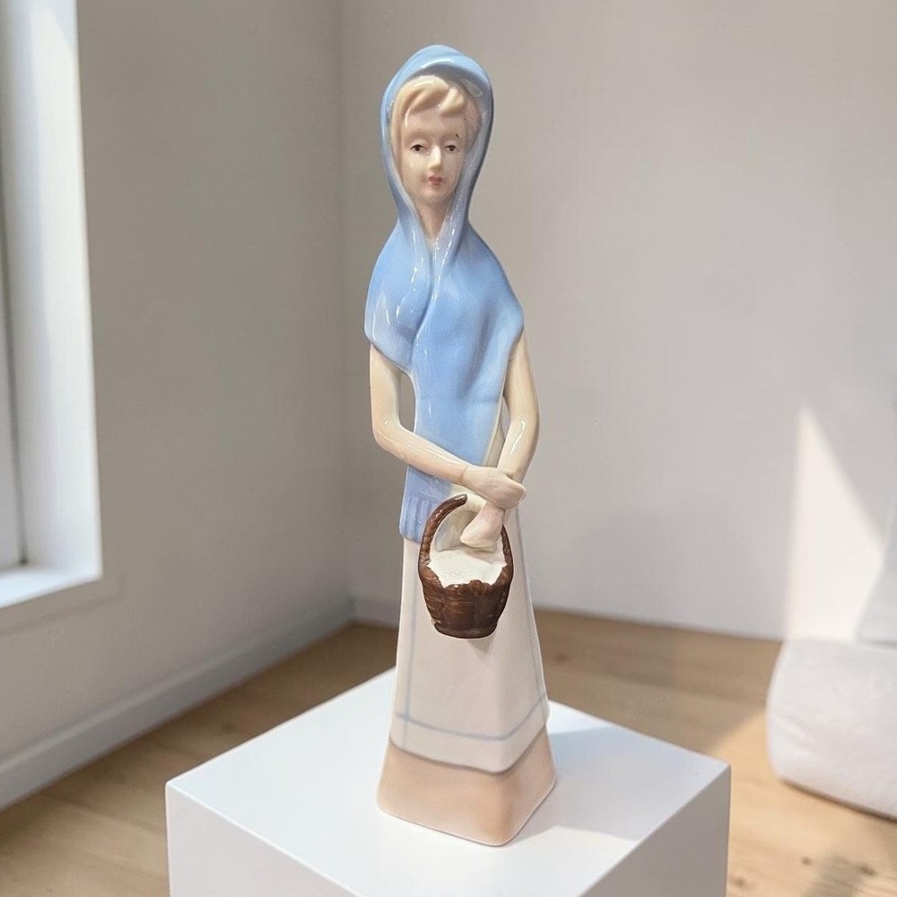 Lladro Style Porcelain Lady Carrying Basket Figurine, Vtg Blue Tan Glaze Statue‎